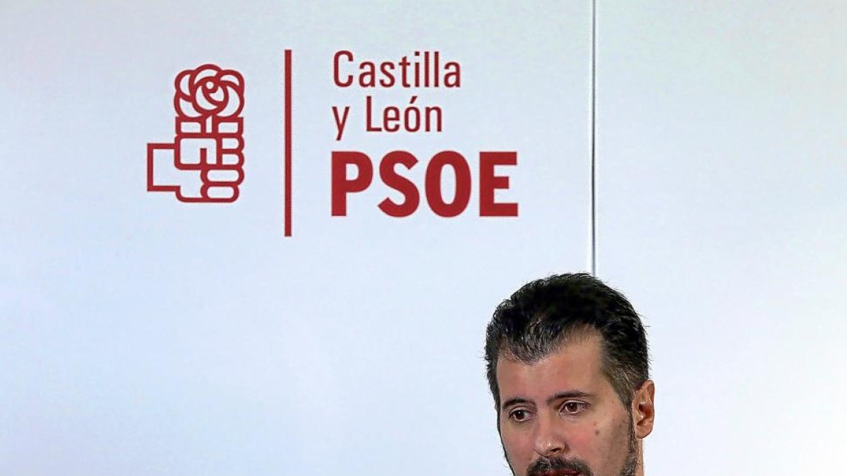 Luis Tudanca durante la rueda de prensa que ofreció ayer.-ICAL