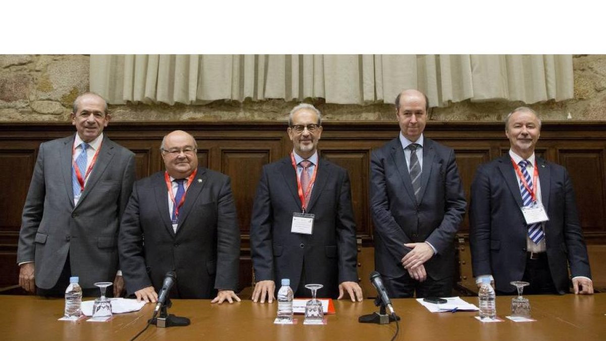 Presentación de las conclusiones de la I Cumbre de Presidentes de Consejos Rectores de la UE, América Latina y el Caribe. En la imagen (de izda. a dcha.) Enrique F. Fassacht, secretario general ANUIES; José Carlos Gómez, presidente I+D+i de CRUE; Danie He-Ical