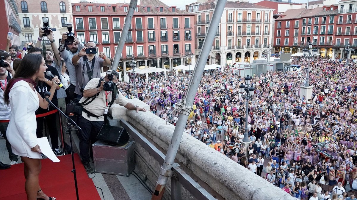 Pregón de la Feria y Fiestas de Nuestra Señora de San Lorenzo, que pronuncia la periodista deportiva Alba Oliveros. -E.M.