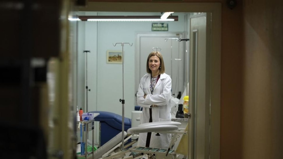 La doctora zamorana María Victoria Mateos en el Complejo Asistencial Universitario de Salamanca.-ENRIQUE CARRASCAL