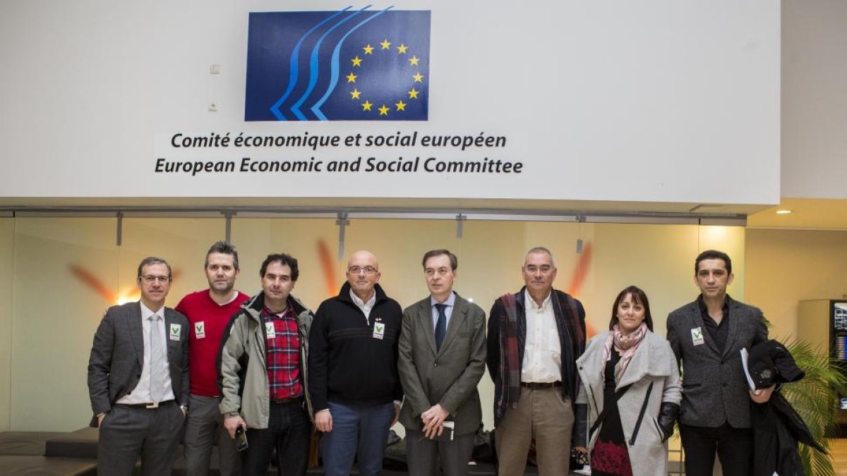 Representantes de UGT y CCOO se reúnen en Bruselas con Georges Dassis, presidente del Consejo Económico y Social Europeo.-ICAL