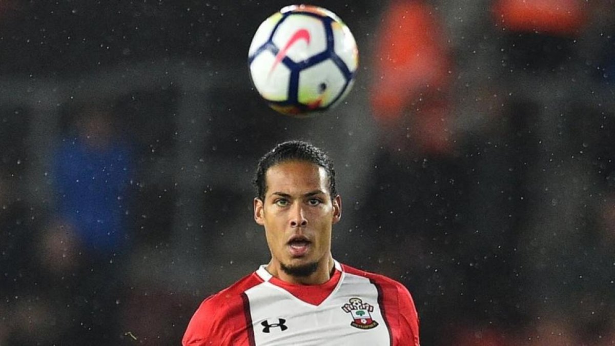 Virgil van Dijk, en un partido con el Southampton.-GLYN KIRK