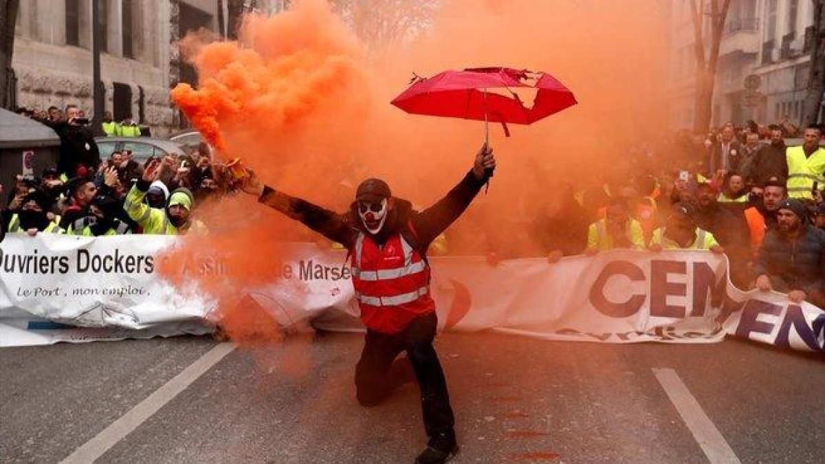 Una manifestante contra la reforma de las pensiones, en Marsella.-AFP