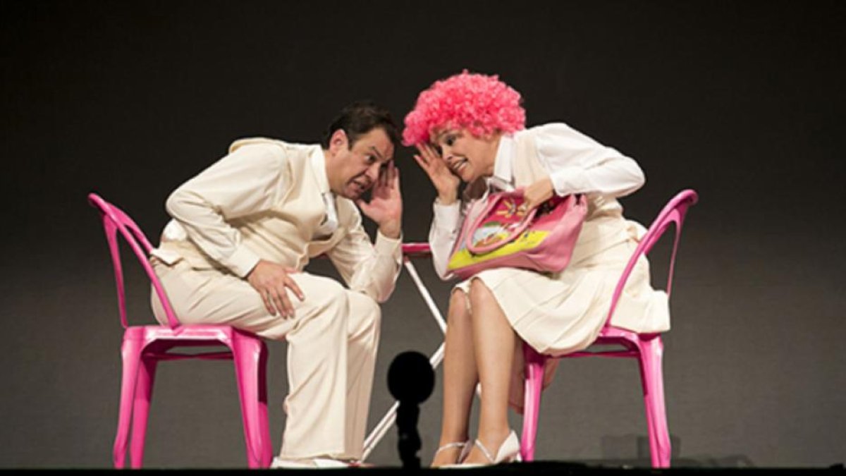 Alfonso Delgado y Emma Zozores en un momanto de la obra-E.M