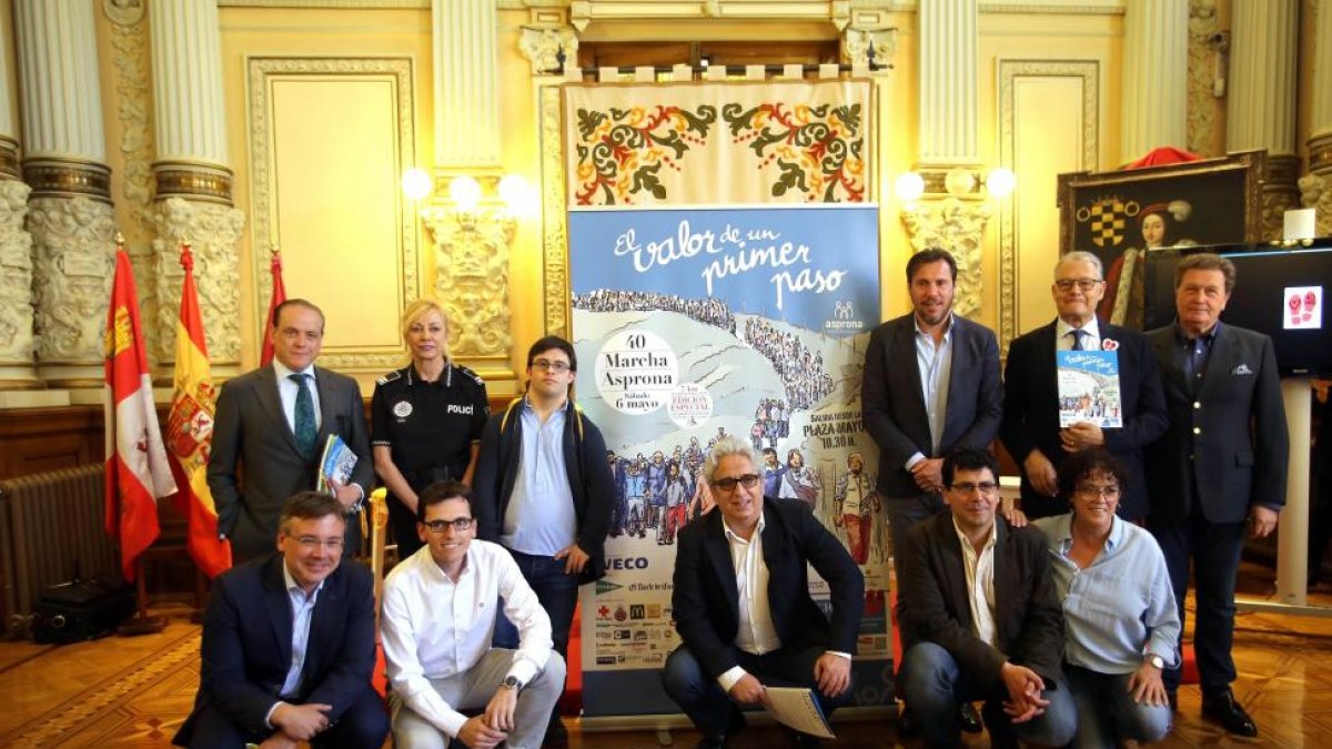 Autoridades y patrocinadores en la presentación de la 40 Marcha de Asprona.-ICAL