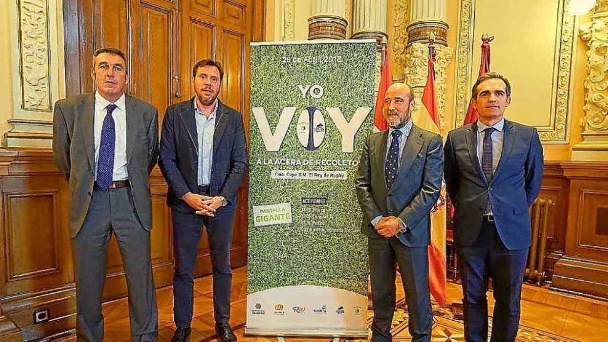 Pachi Diezhandino, Óscar Puente, José María Valentín-Gamazo y Luis Manuel Sierra, ayer en el Ayuntamiento.-EM