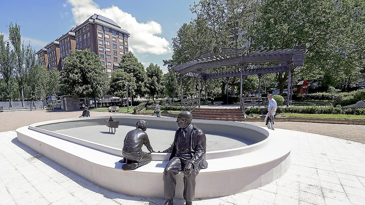 Parque del Poniente, con la fuente en primer término. | J. M. LOSTAU