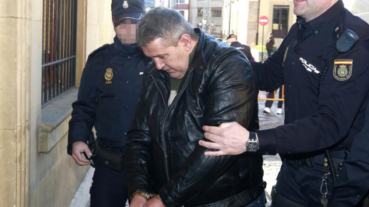El presunto autor material de la muerte del boxeador leonés Roberto Larralde, accede a la Audiencia Provincial minutos antes de dar lectura de los escritos de calificación de las partes y alegaciones previas-ICAL