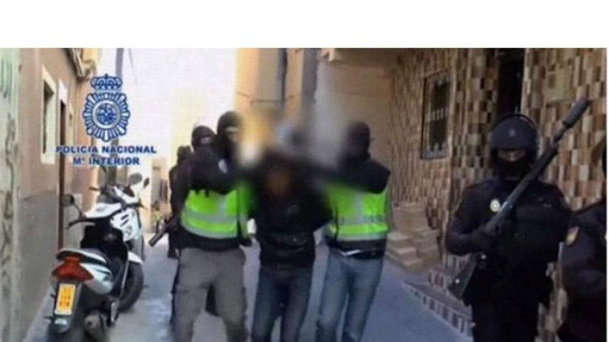 Uno de los detenidos por la policía, hoy, en Ceuta, acusado de terrorismo.-Foto: POLICÍA NACIONAL