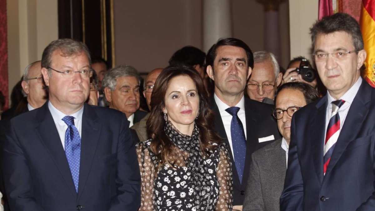 (I a D) El alcalde de León, Antonio Silván; la presidenta de las Cortes, Silvia Clemente; el consejero de Fomento, Juan Carlos Suárez-Quiñones y el presidente de la Diputación de León, Juan Martínez Majo-ICAL
