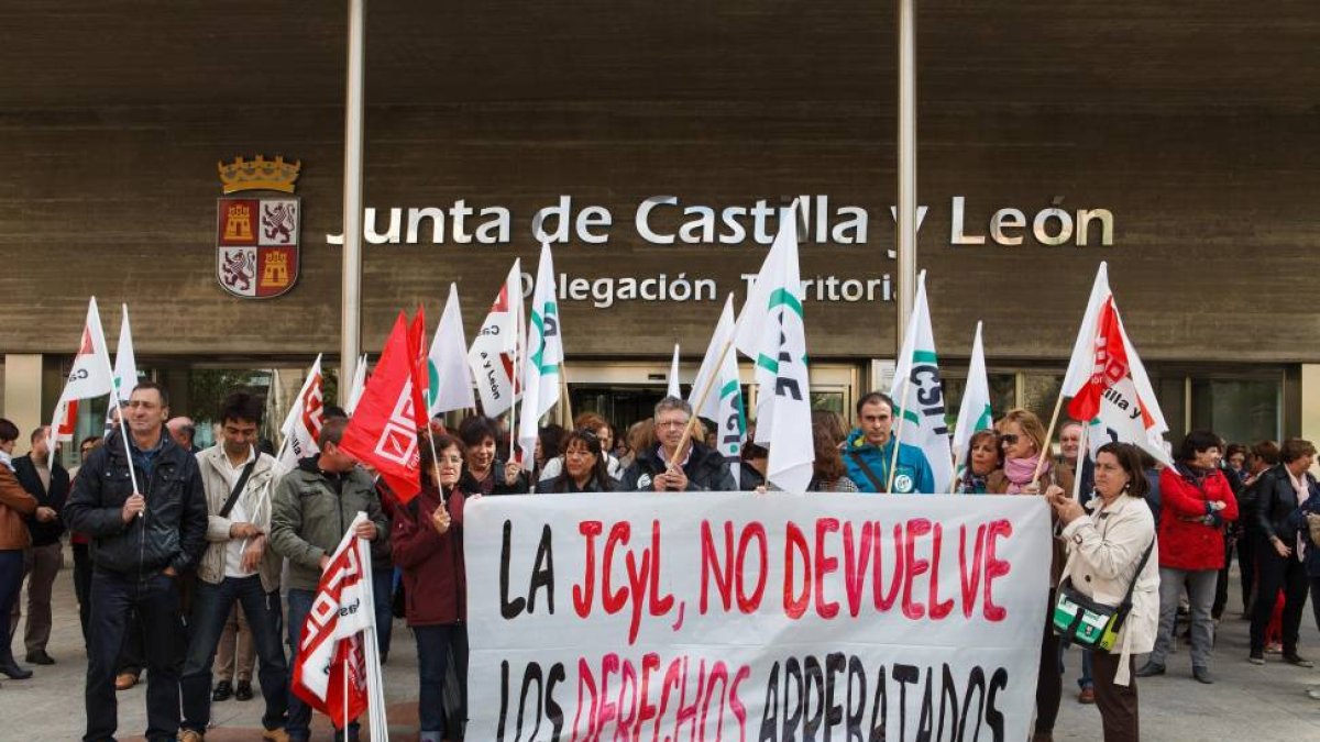 Concentración de los empleados públicos en defensa de la recuperación de sus derechos-Ical