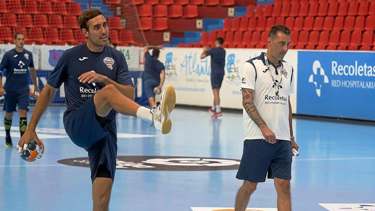 Turrado y Ollero durante la primera sesión de entrenamiento.-PABLO REQUEJO