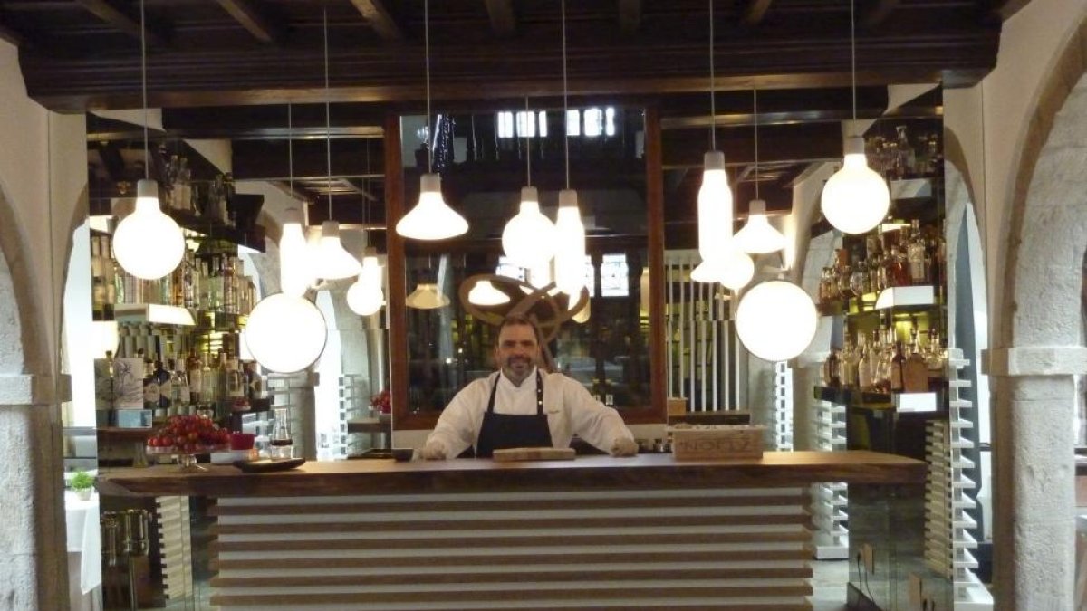 El chef Jesús Sánchez, propietario de ‘El cenador de Amós’, en Cantabria.-E. M.