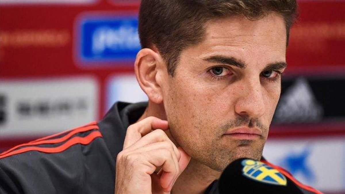 Robert Moreno, en la conferencia de prensa previa al duelo con Suecia.-AFP / JONATHAN NACKSTRAND