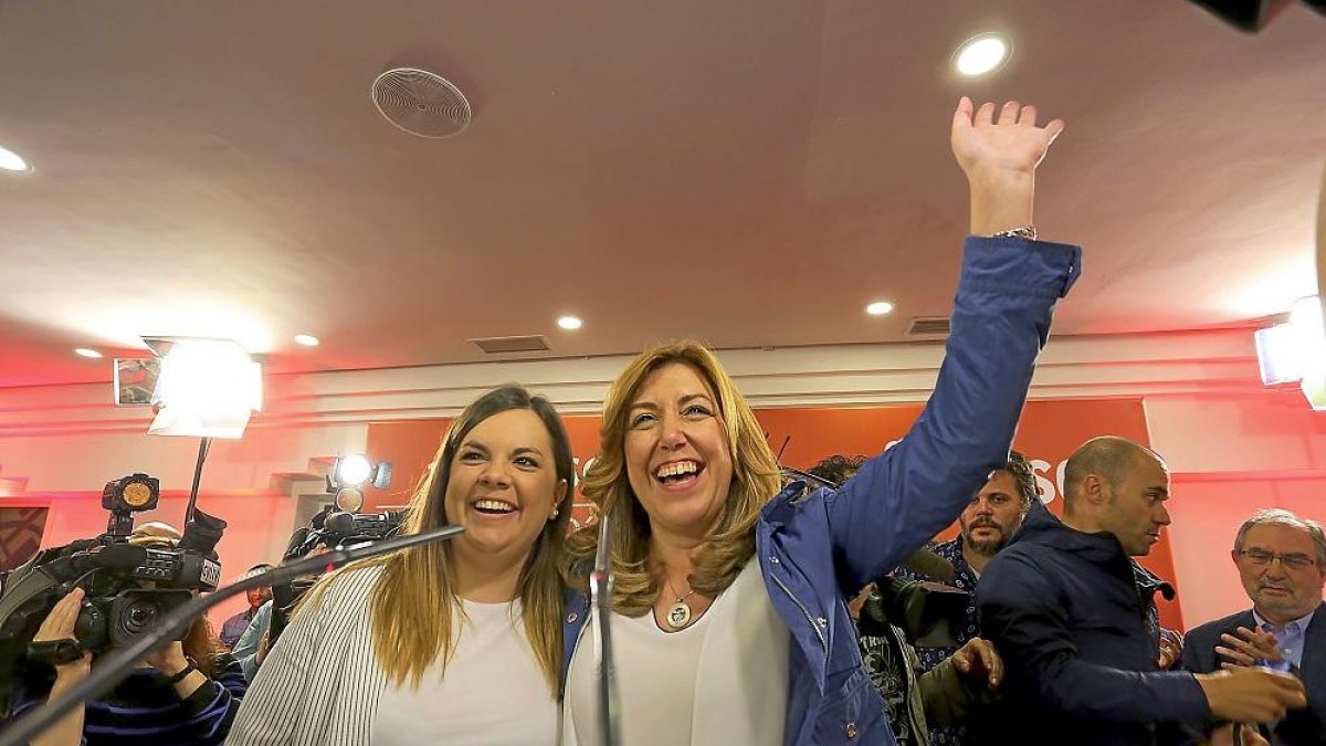 Elisa Abril Cerecedo en un acto del PSOE junto a Susana Díaz.-ICAL