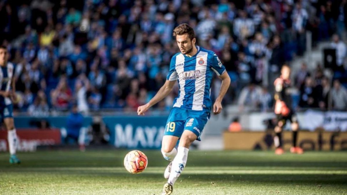 Joan Jordán durante un choque con el Espanyol.-EL MUNDO