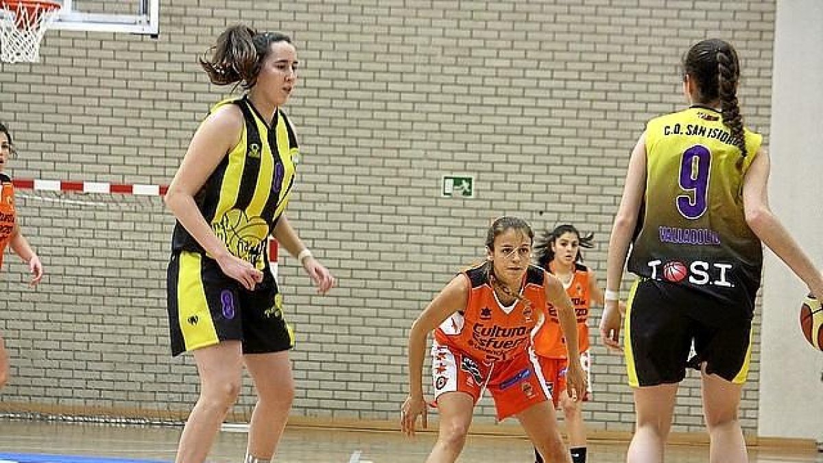 Irene Pérez (9) y Cristina Soriano, en el escaparate nacional.-FEB
