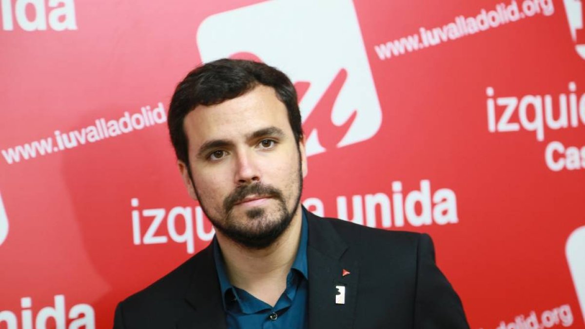 El candidato de IU a la Presidencia del Gobierno, Alberto Garzón, visita Valladolid, en compañía del candidato de la coalición a la Presidencia de la Junta, José Sarrión-Ical