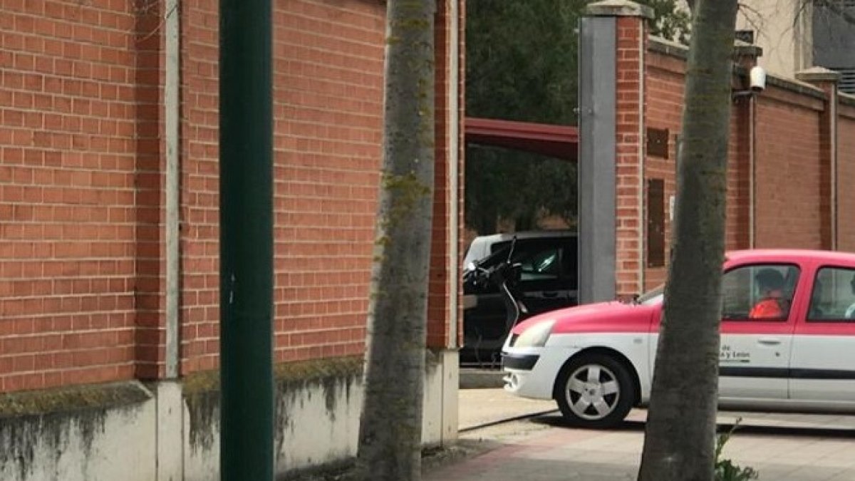 La UME desinfecta la beneficencia.- E.M.