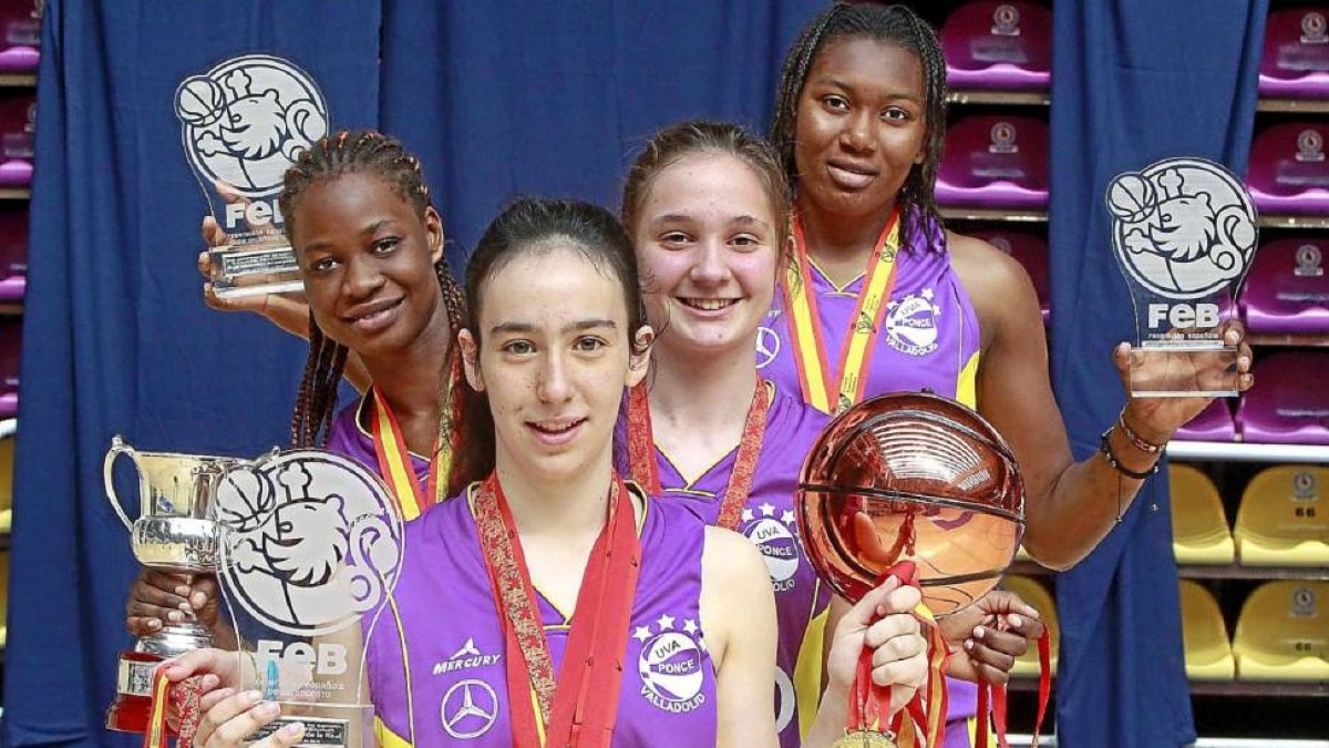 Jugadoras cadetes del UVA-Ponce de esta campaña.-J. M. Lostau