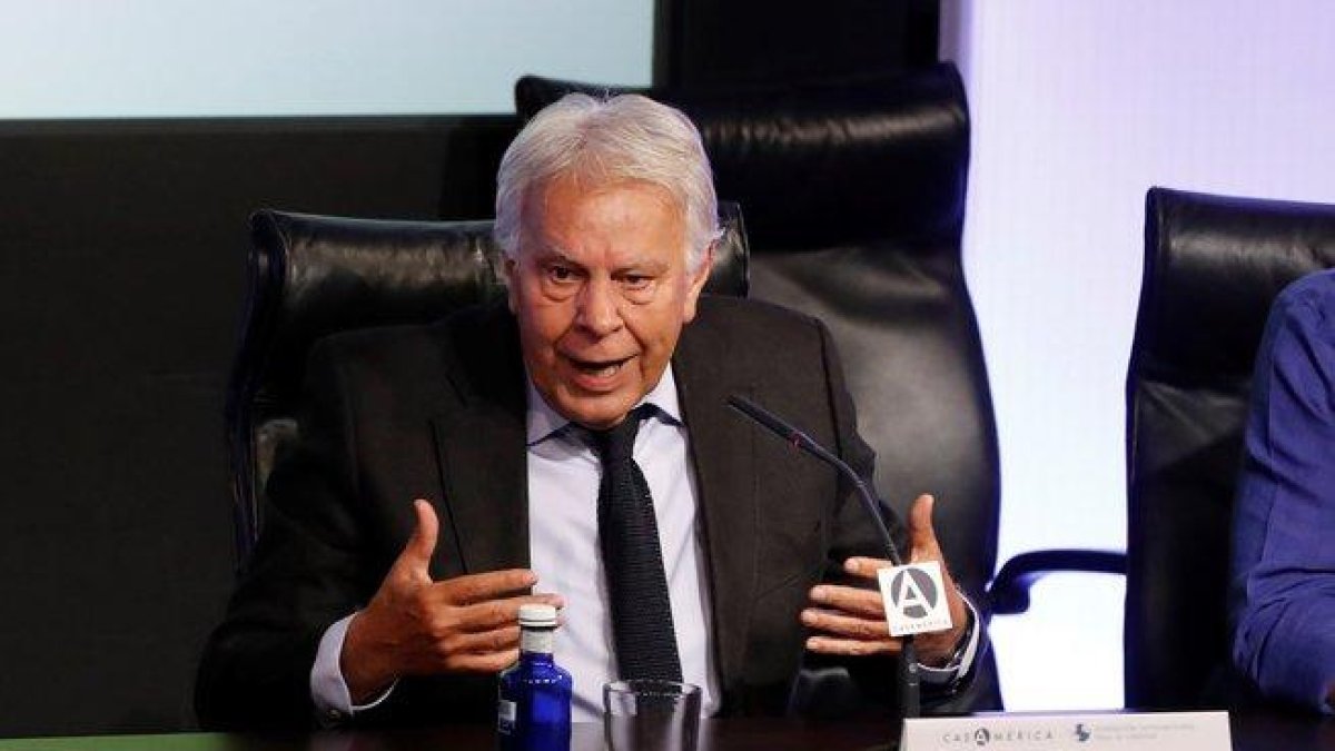 El expresidente del Gobierno Felipe González, en el XII Foro Atlántico este lunes en la Casa América.-BALLESTEROS (EFE)