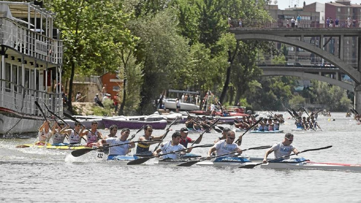 Participantes en la regata internacional celebrada el pasado año en Valladolid.-Miguel Ángel Santos