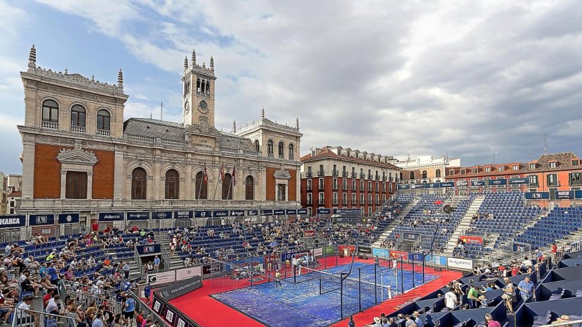 Vista panorámica de la Plaza Mayor en la jornada de estreno de los 1/16 de final.-MIGUEL ÁNGEL SANTOS