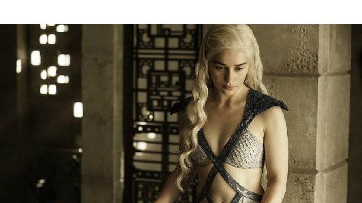 Daenerys Targaryen, interpretada por Emilia Clarke, uno de los personajes más queridos de la serie de la HBO.-Foto: AP / HBO