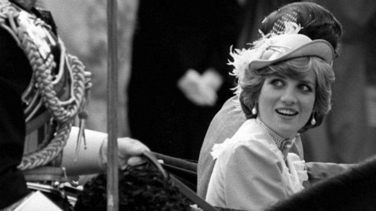 La princesa de Gales abandonando el palacio de Buckingham el día de su boda.-Foto: AP / LONDRES
