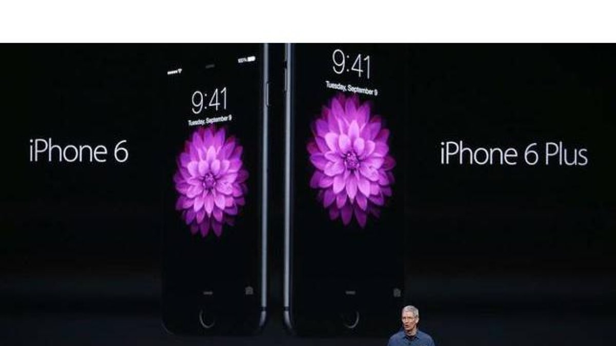 Tim Cook, consejero delegado de Apple, presenta los nuevos iPhone 6.-AP
