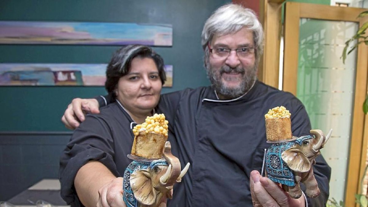 Isabel González y Alfonso García con su pincho ganador.-Photogenic.