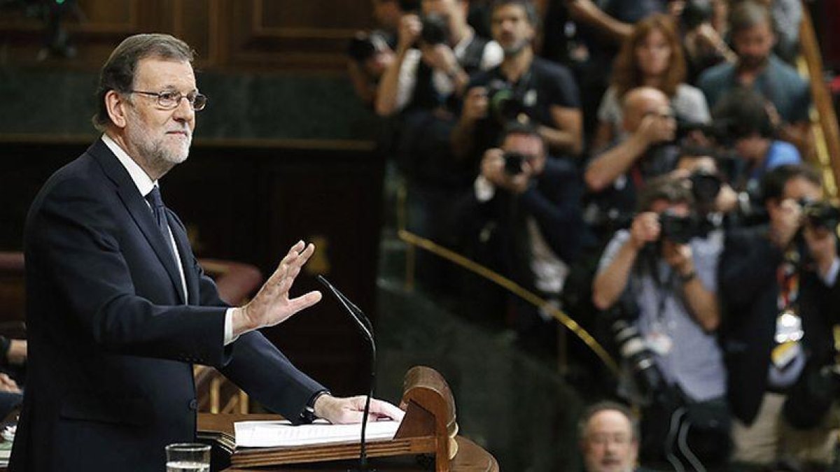 Mariano Rajoy: “No pido la luna, señorías, pido un Gobierno previsible”.-EFE / JAVIER LIZÓN