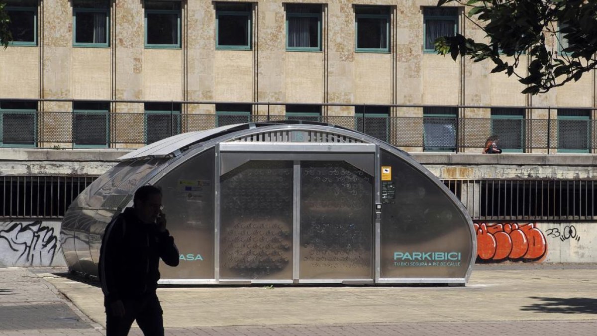 VALLADOLID. 18/05/23. PHOTOGENIC. APARCABICIS PARKIBICI DE FILOSOFIA Y LETRAS