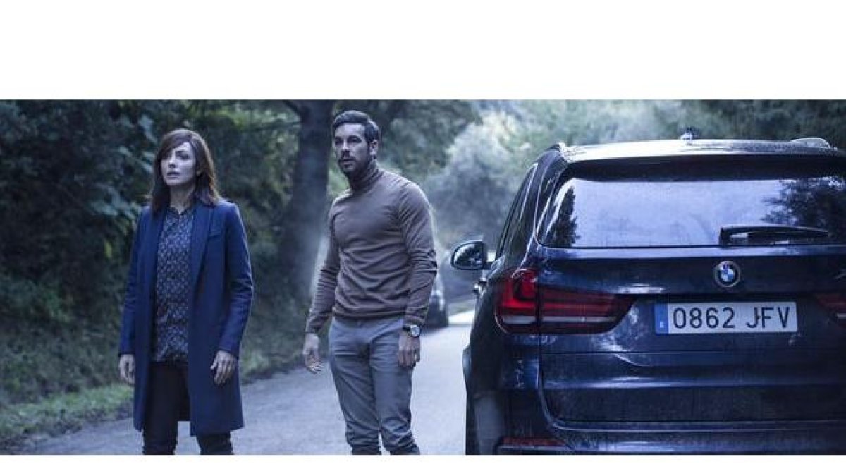 Barbara Lennie y Mario Casas, en un fotograma de 'Contratiempo'.-