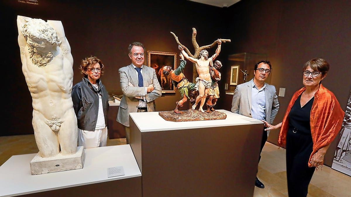 En la foto principal: María Bolaños,  directora del Museo Nacional de Escultura; Luis Lafuente, director general de Bellas Artes;  Miguel García Suela, subdirector General de Museos Estatales y Susana Soto,directora del Museo de San Telmo de San Sebastián-J.M. LOSTAU