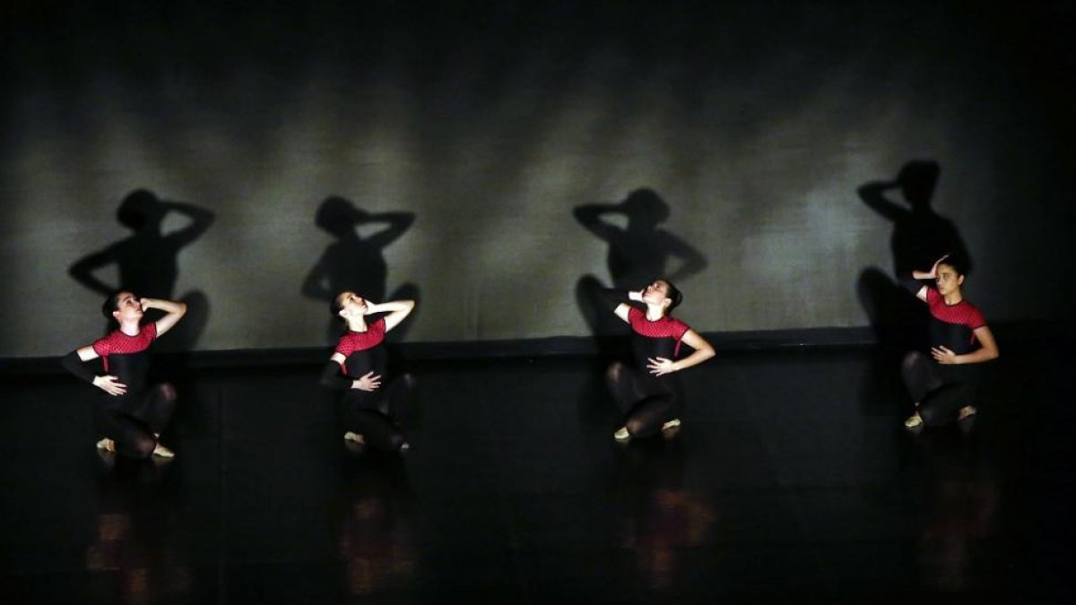 Un momento de la gala de la Escuela Profesional de Danza de Castilla y León celebrada ayer.-ICAL