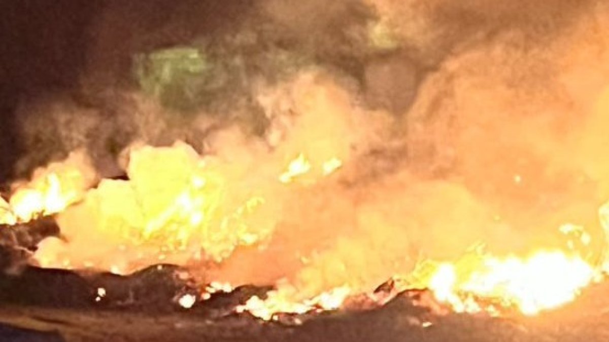 Incendio en un vertedero de Olmedo.- BOMBEROS