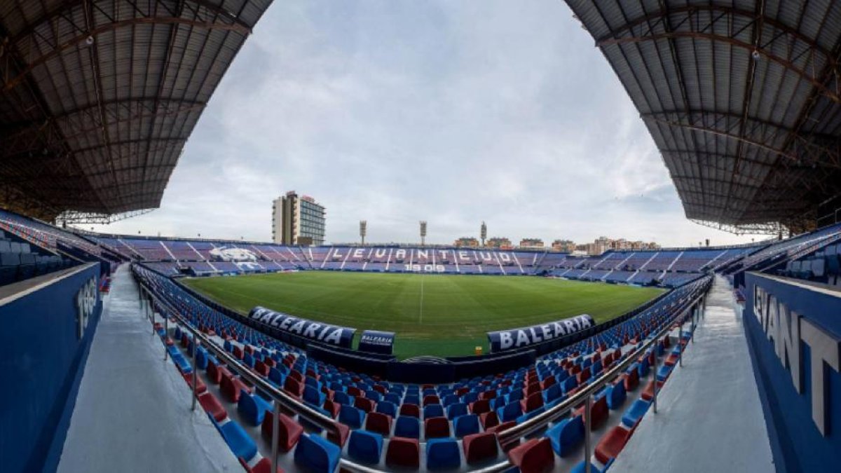 Vista panorámica del estadio del Levante UD, el Ciudad de Valencia, con capacidad para 25.354 espectadores.-EL MUNDO