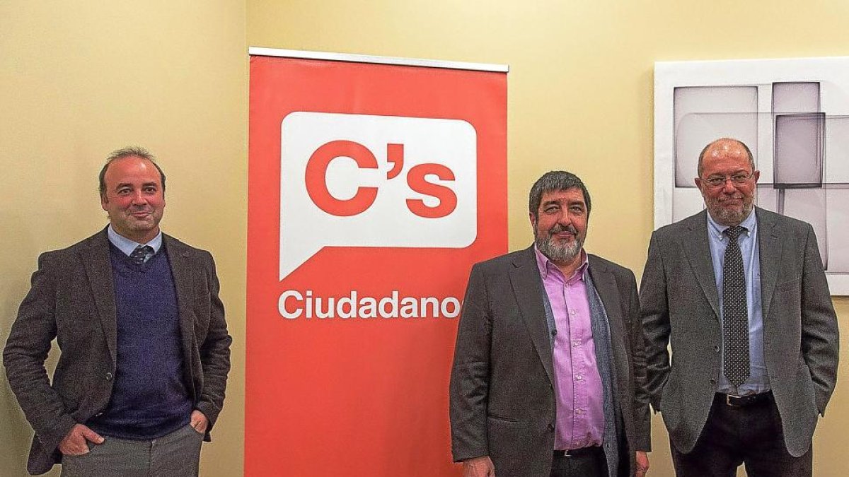 Castaño, Mitadiel e Igea, en la rueda de prensa de ayer en Salamanca.-ICAL