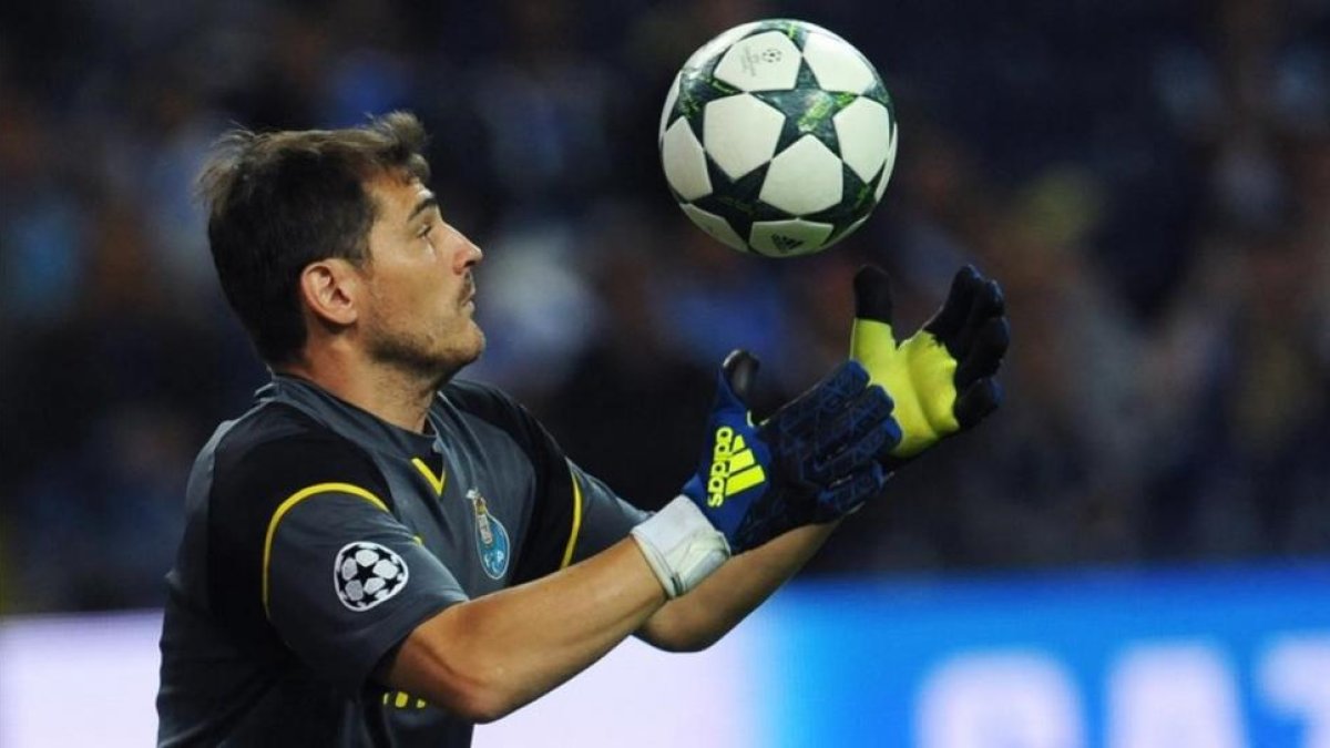 Casillas, en un partido del Oporto de Champions.-AP / PAULO DUARTE