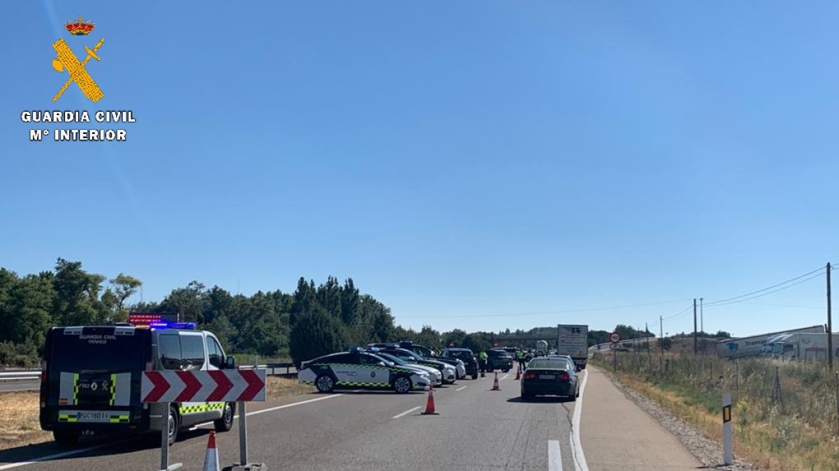 Da positivo, se fuga e irrumpe con el coche en Valoria en plenas fiestas del pueblo. - E. M.