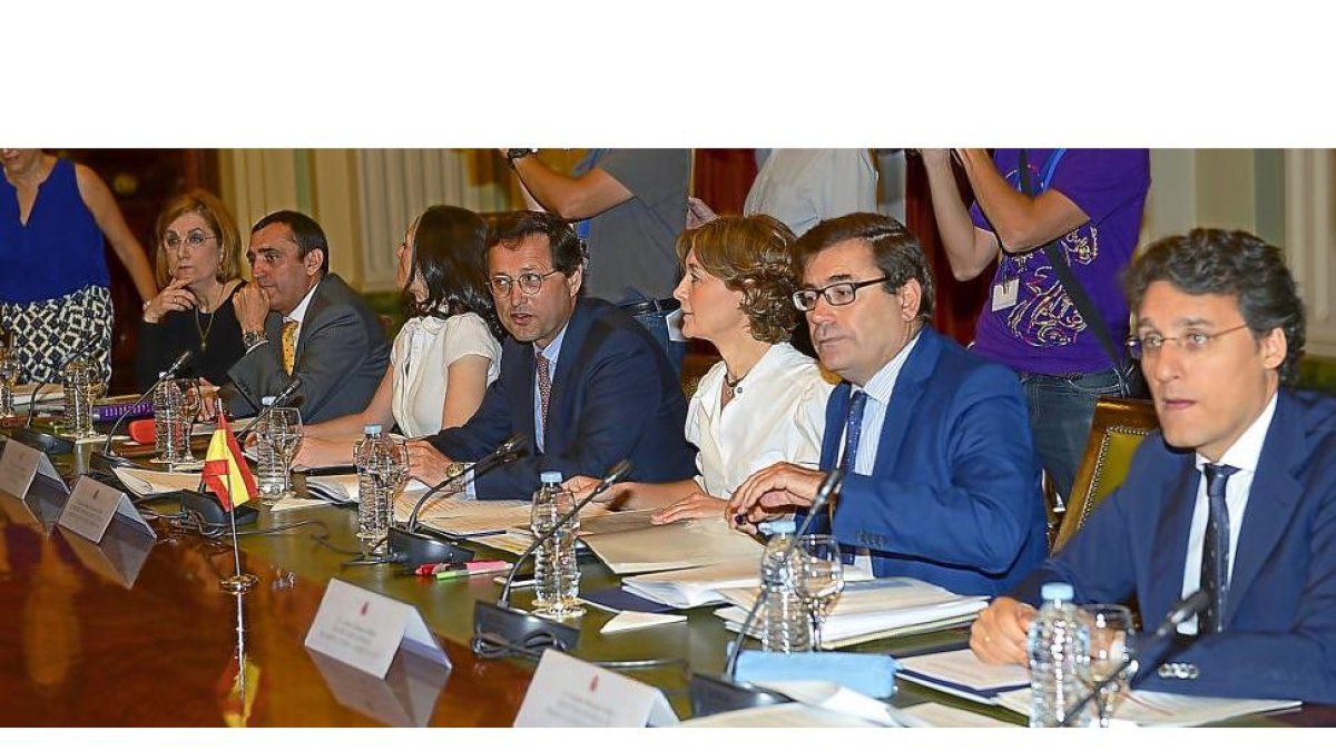 La ministra en funciones de Agricultura, Isabel García Tejerina, preside la Conferencia Sectorial.-ICAL
