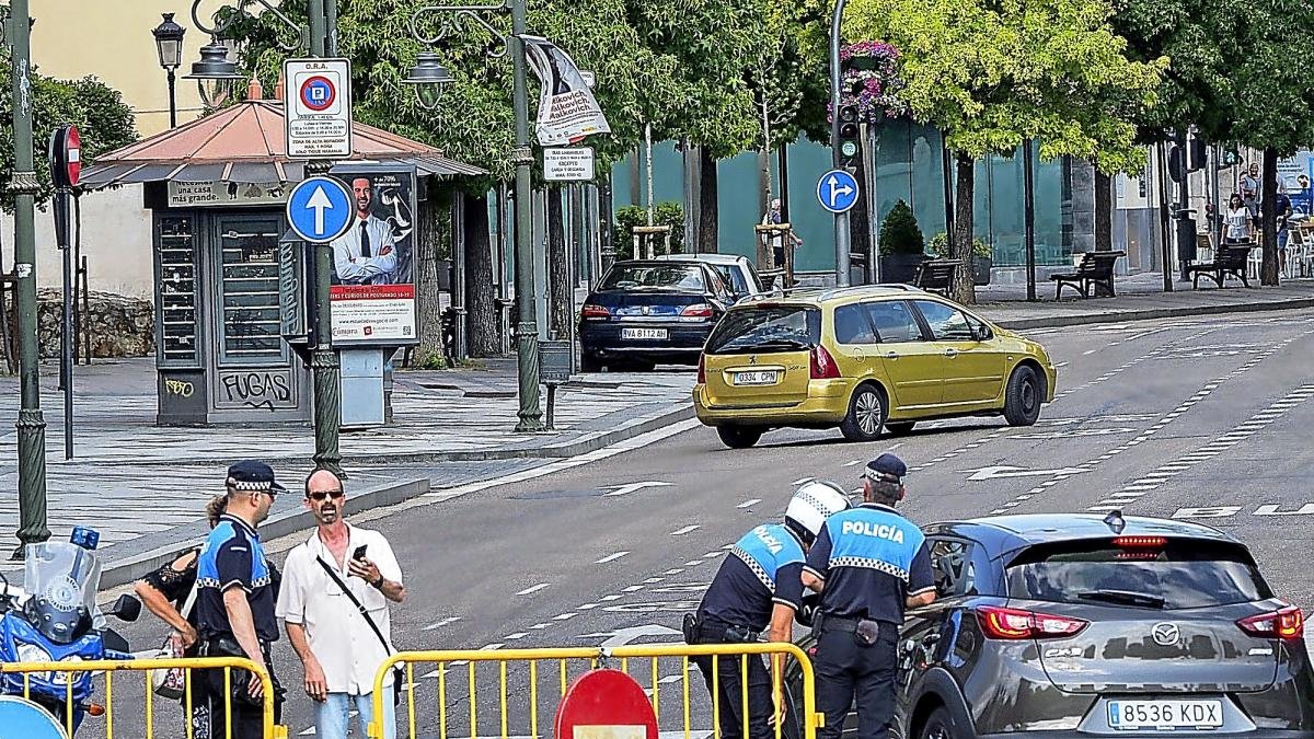 Plaza de Poniente cortada por altos niveles de contaminación.-EL MUNDO