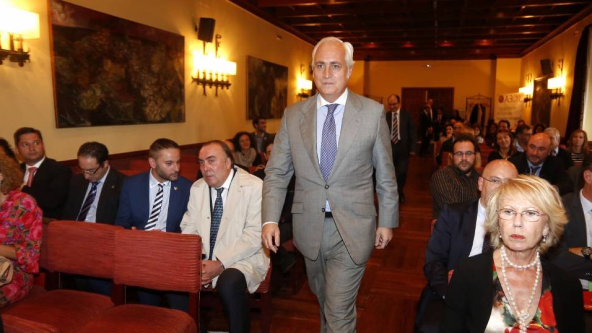 El presidente del Tribunal Superior de Justicia de Castilla y León, José Luis Concepción, asiste a la clausura de la Jornada laboralista organizada por Fundación Justicia Social y el Colegio de Graduados Sociales de León-Ical