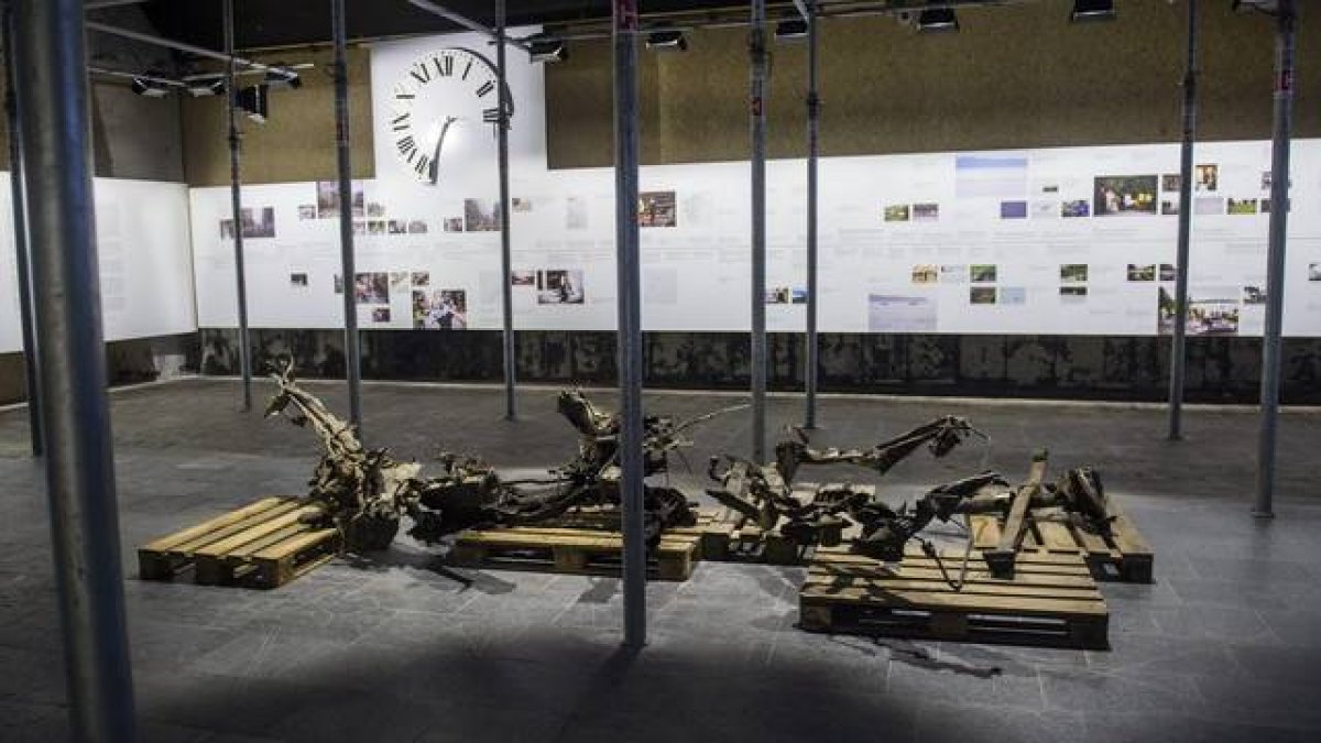 Restos del coche que conducía Anders Behring Breivik en la cruda exposición del