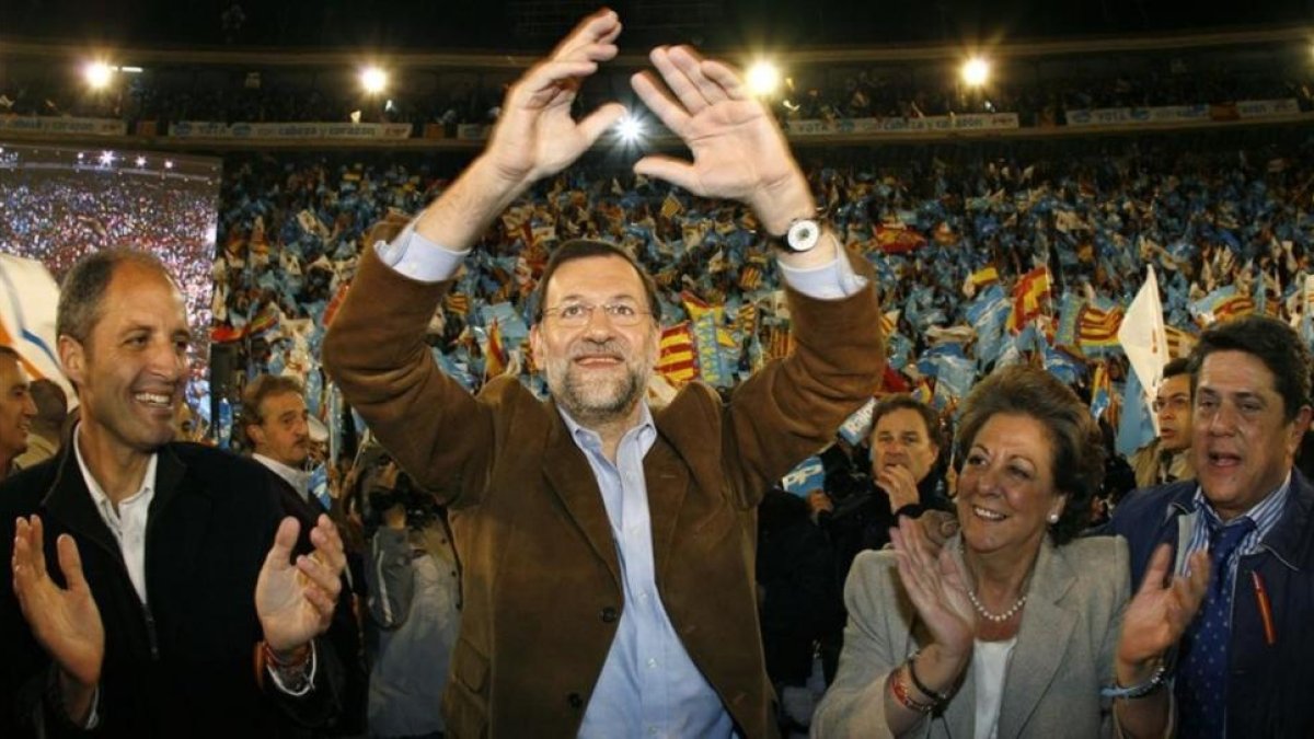 Francisco Camps, Mariano Rajoy, Rita Barberá y Federico Trillo, en un mitin en Valencia en la campaña de las generales del 2008.-MIGUEL LORENZO