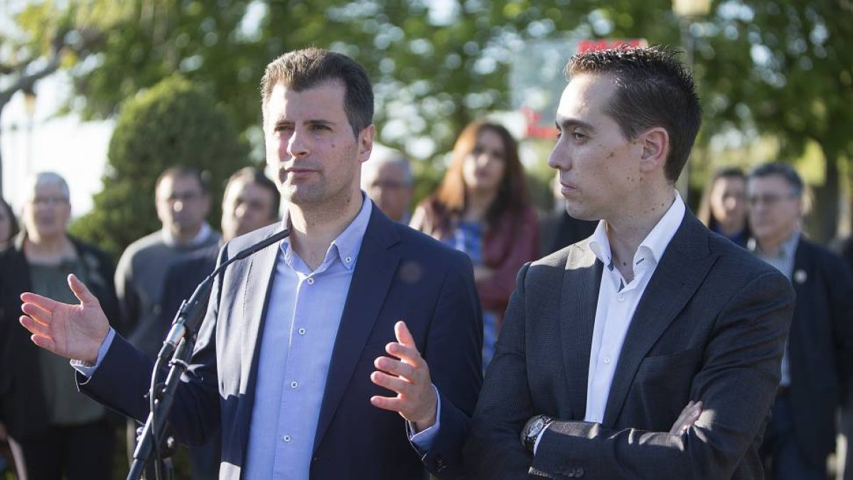Luis Tudanca, candidato a presidente a la Junta de Castilla y León, y Luciano Huerga, candidato a la Alcaldía de Benavente por el PSOE, presentan su candidatura-Ical