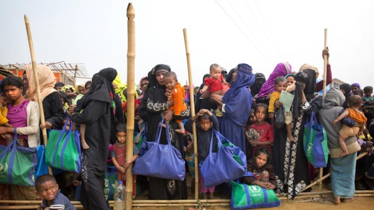 Mujeres rohinyás en un campo de refugiados en Bangladés.-/ AP / MANISH SWARUP (AP)