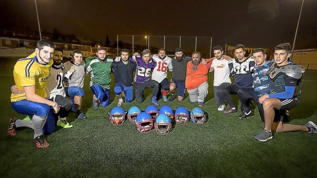 Los componentes de los Valladolid Penguins posan en los campos de San Pedro Regalado.-PABLO REQUEJO