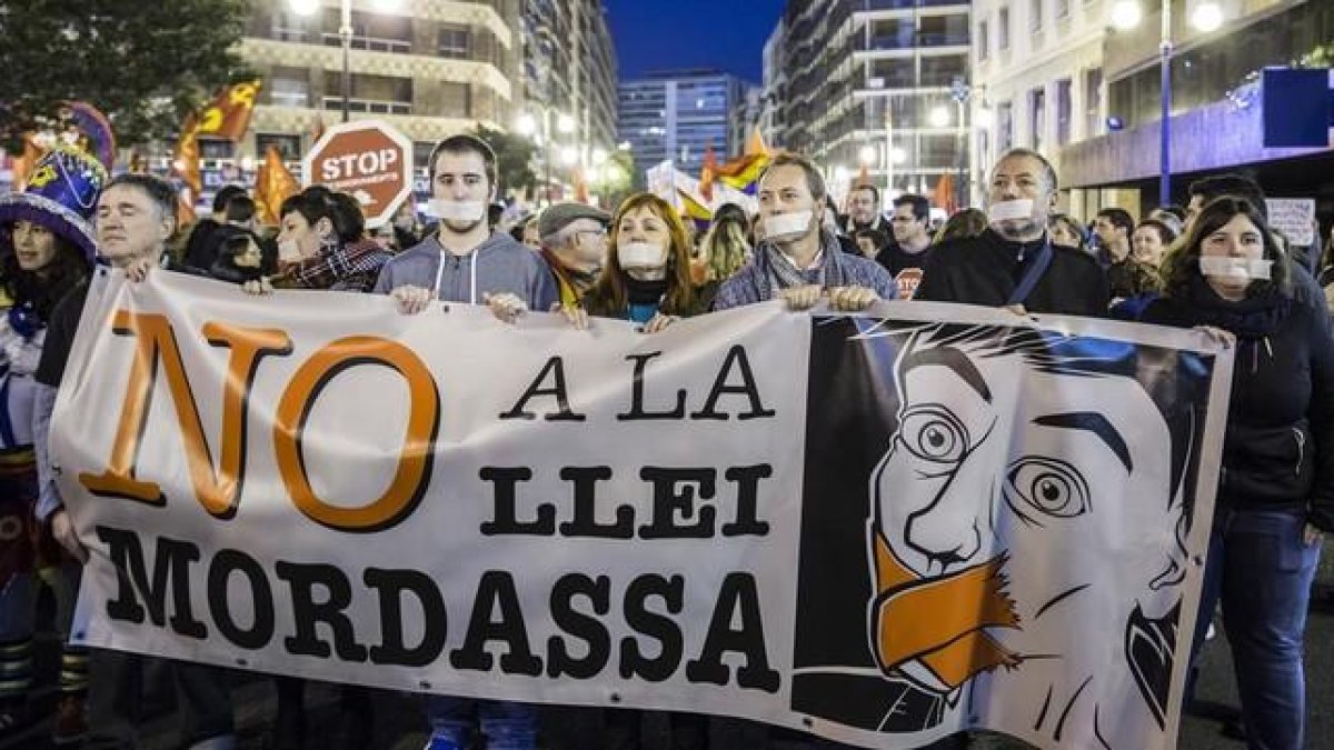 Manifestación en contra de la ley mordaza en Valencia-MIGUEL LORENZO